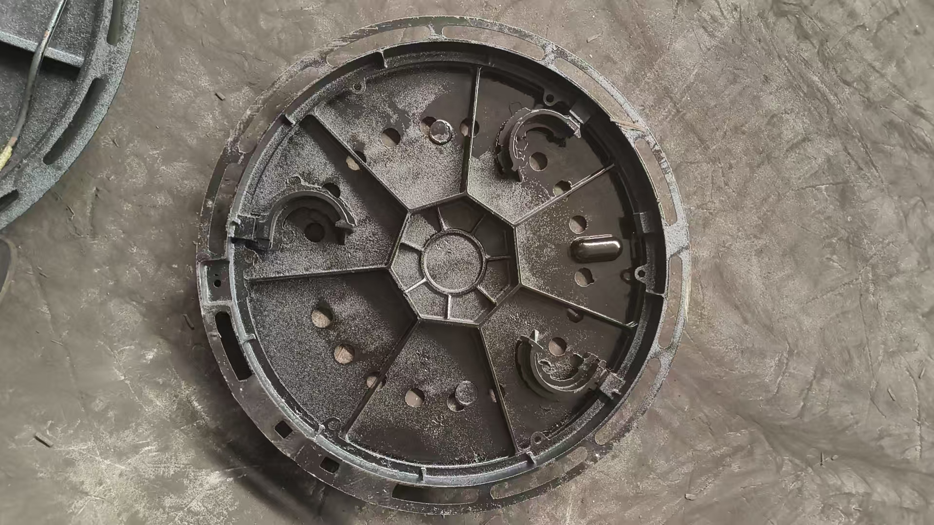 球墨铸铁卡簧井