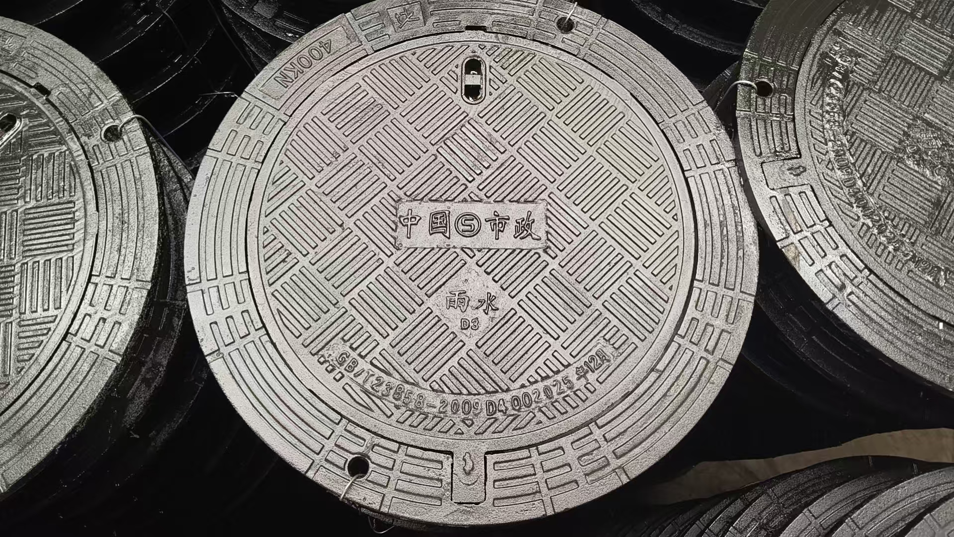 700*900中国市政防沉降D400管道技术要点 重投井盖防沉降应用方案