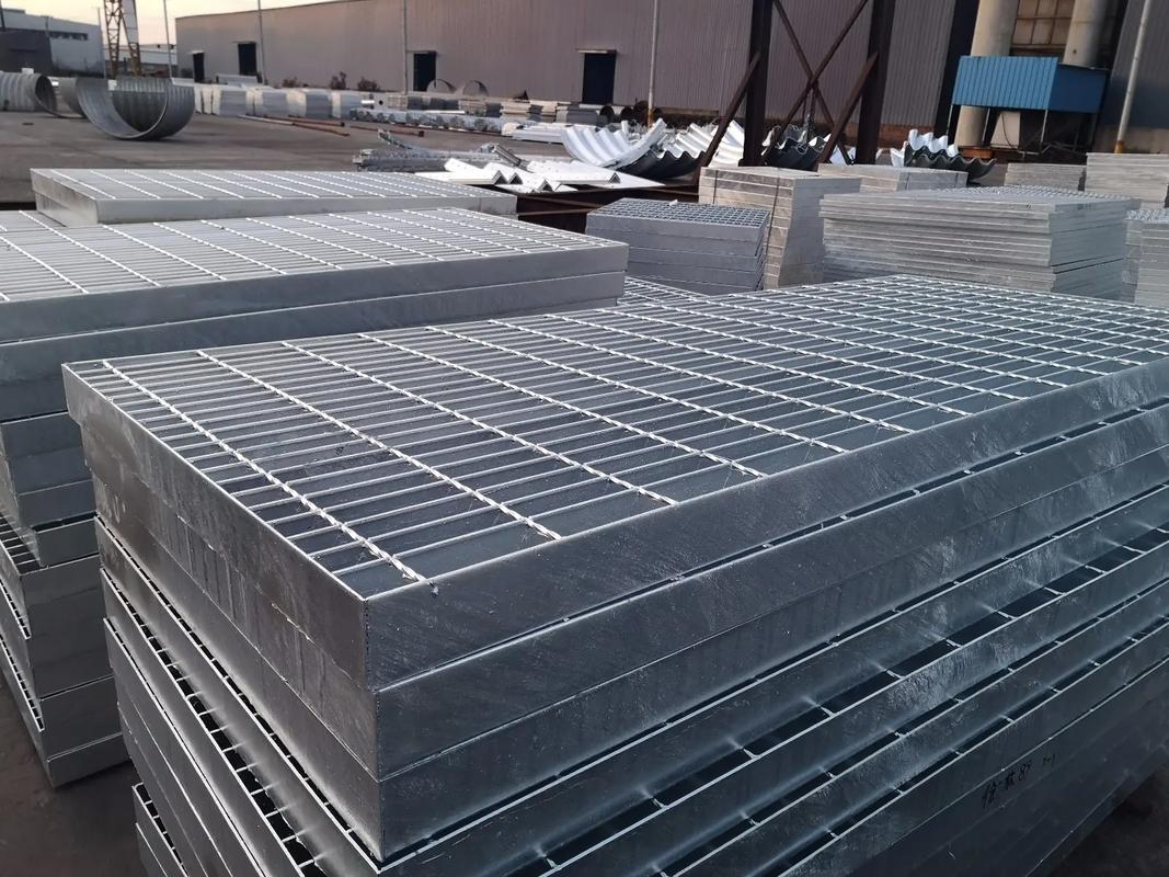 重投井盖镀锌钢格板：筑牢安全基石，赋能全场景工程建设