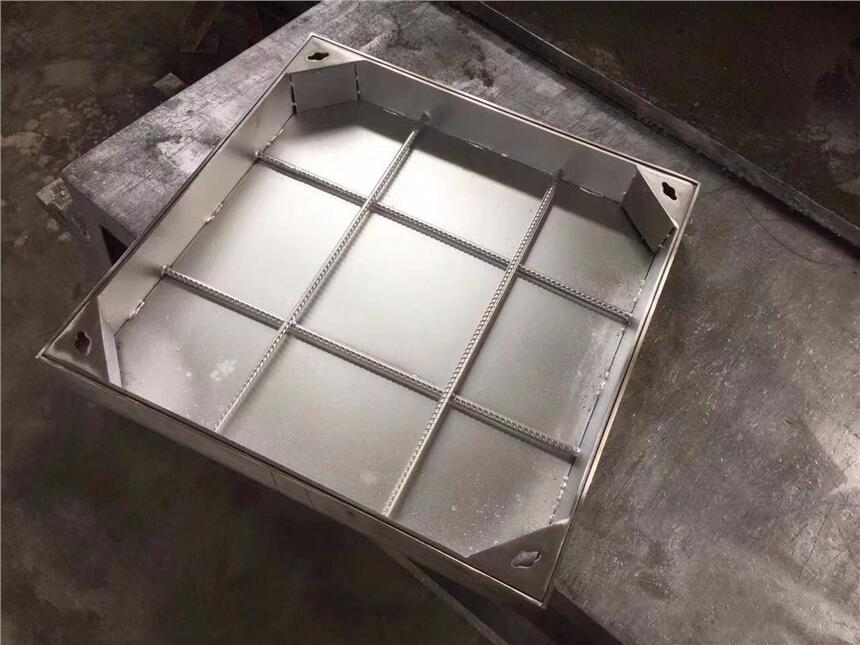 重投井盖：专业不锈钢井盖生产厂家，筑牢城市安全防线