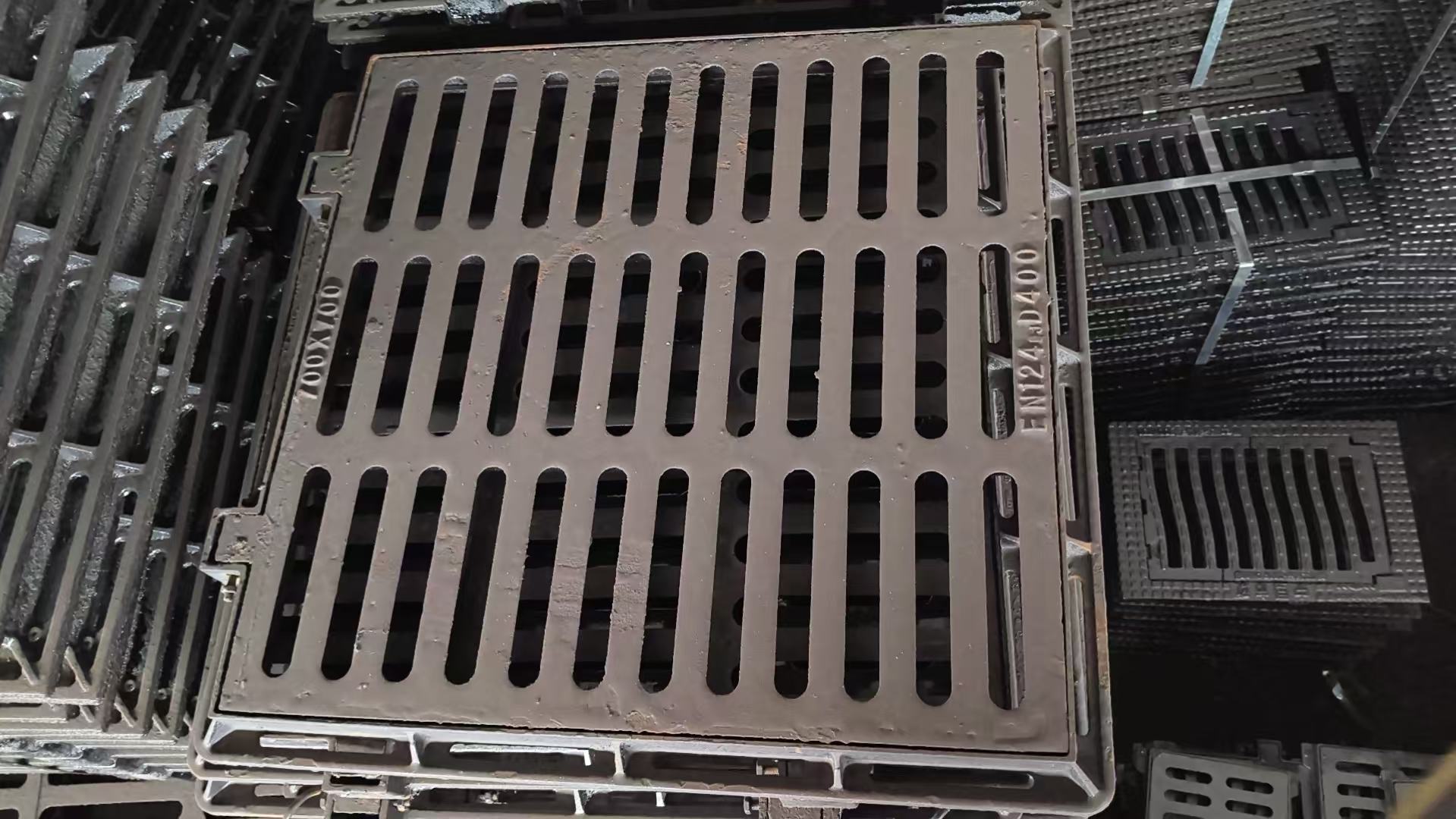 700*700球墨铸铁套篦_重投井盖_广东多环境适配市政工程优选