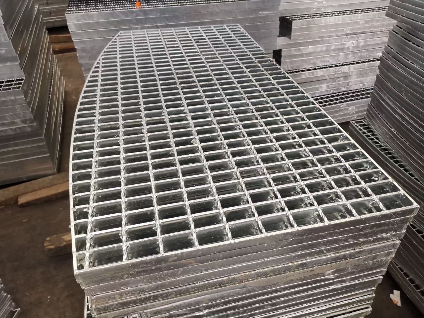 南宁钢格栅｜ 重投井盖全场景适配，守护城市基建每一处