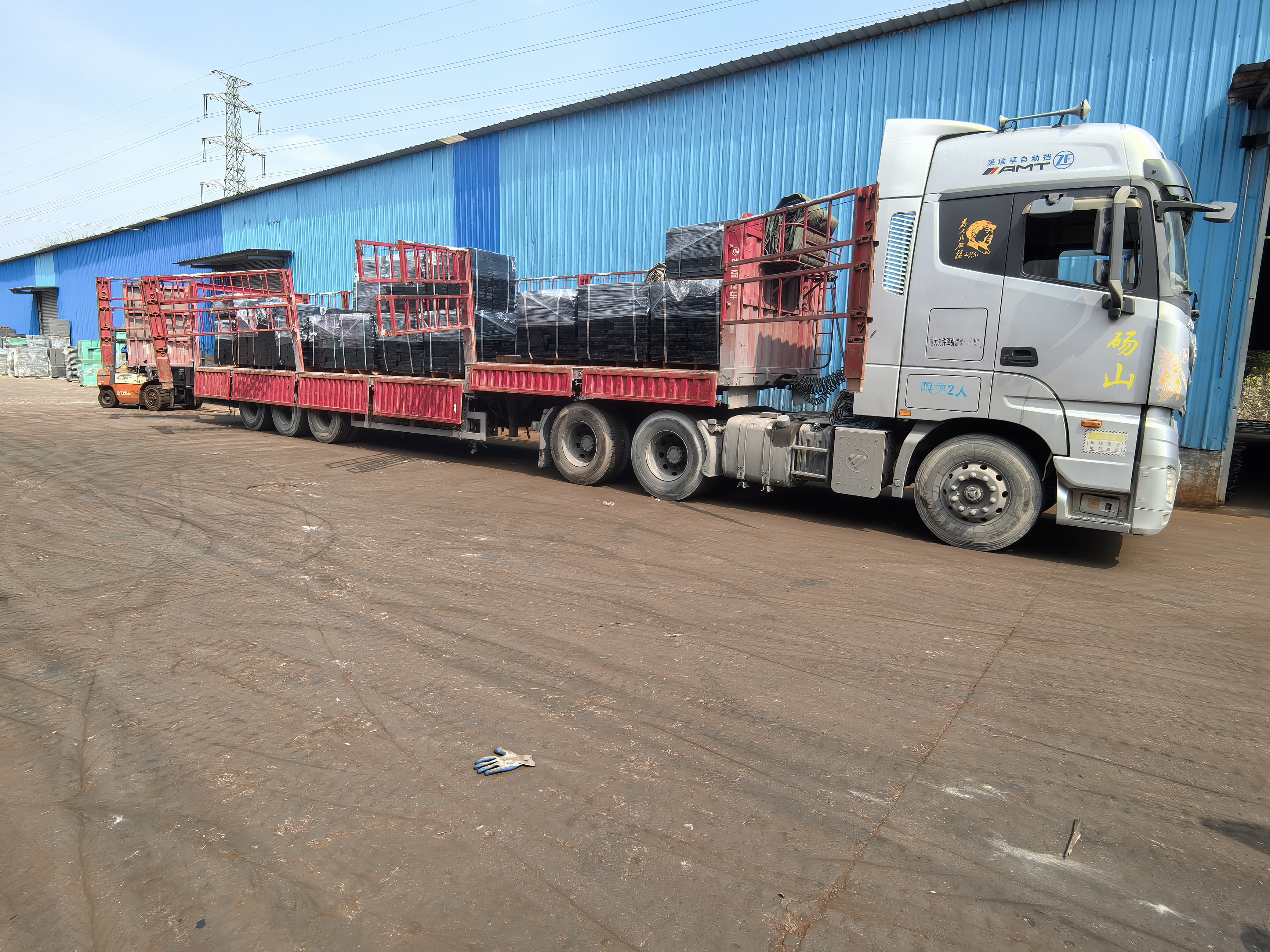 重投井盖：一整车球墨铸铁单篦，奔赴深圳守护城市排水脉络