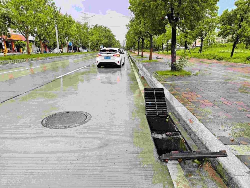 广东台风暴雨天气，市政道路为何优选重投铸铁井盖？