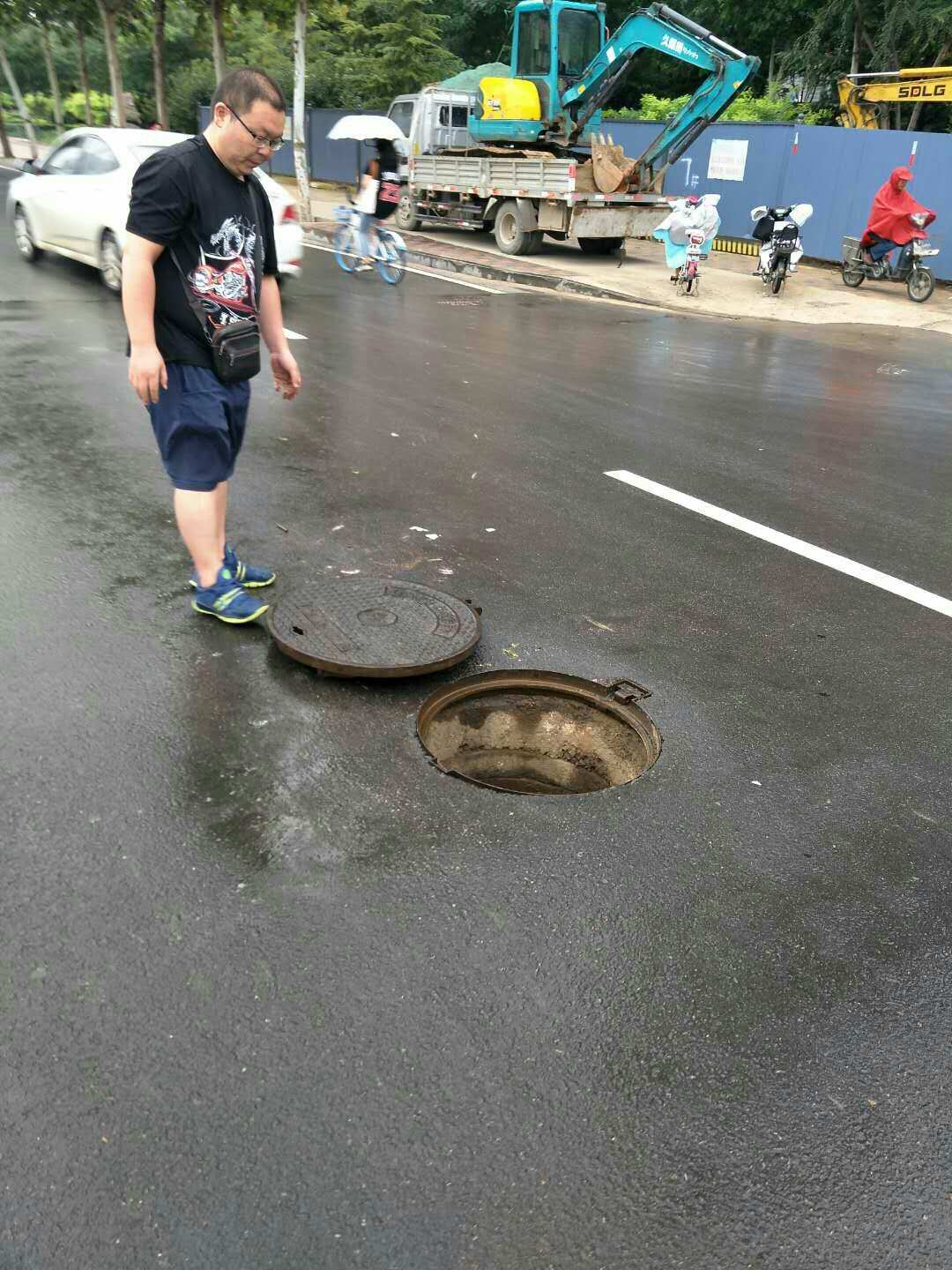 台风暴雨天，警惕铸铁井盖下的城市隐患