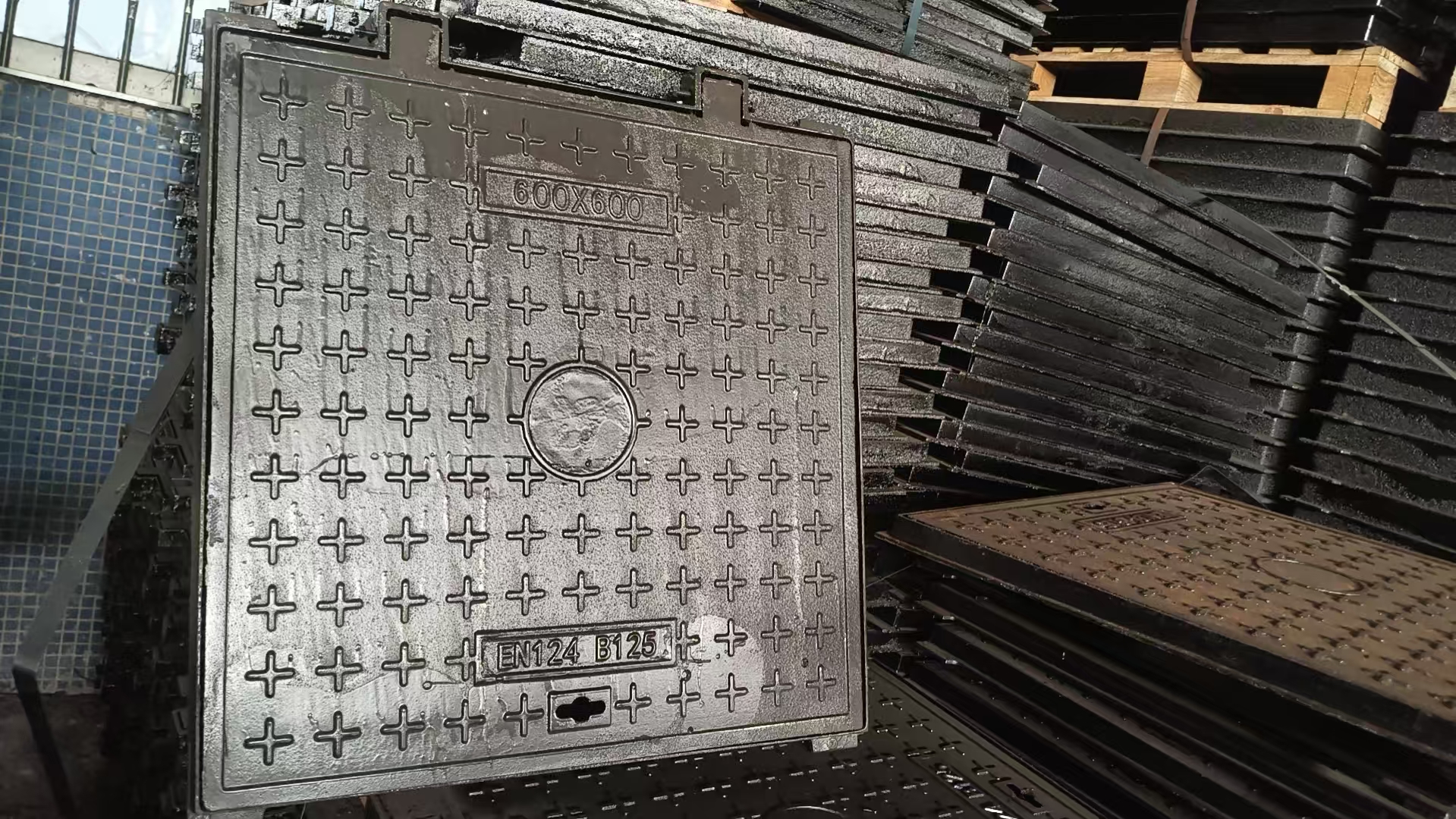 600*600 方井 B125 球墨铸铁井盖｜重投井盖厂家直供